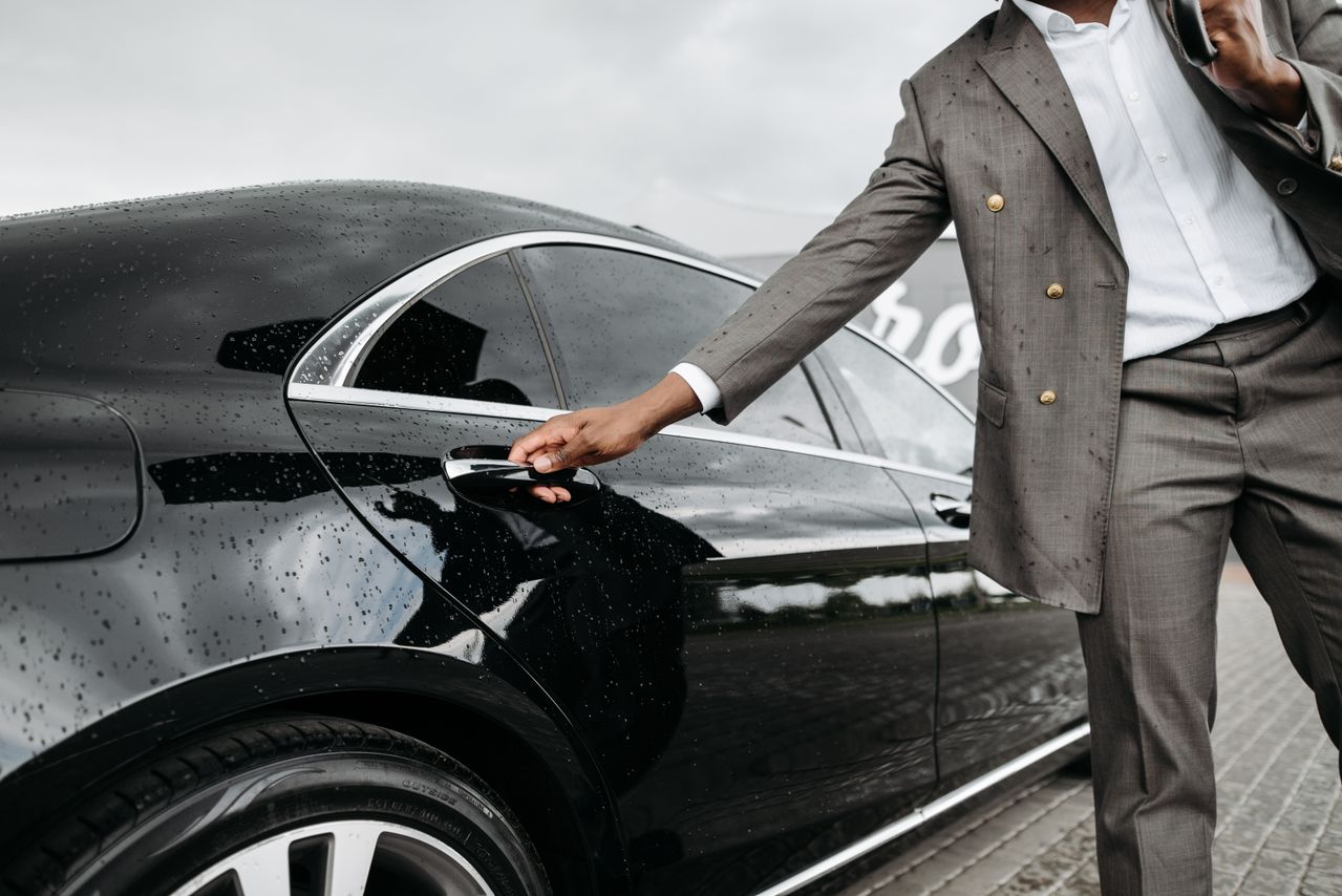 Luxury chauffeur service in Cape Town